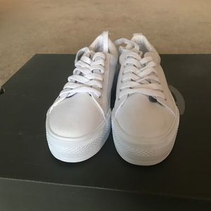 H&M DIVIDED sneaker New without tag